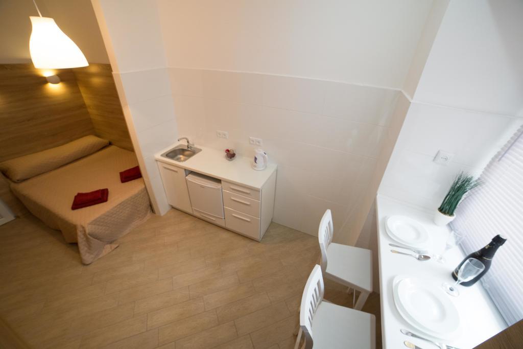 Apartment On Filatova 10/1 Lviv Ngoại thất bức ảnh