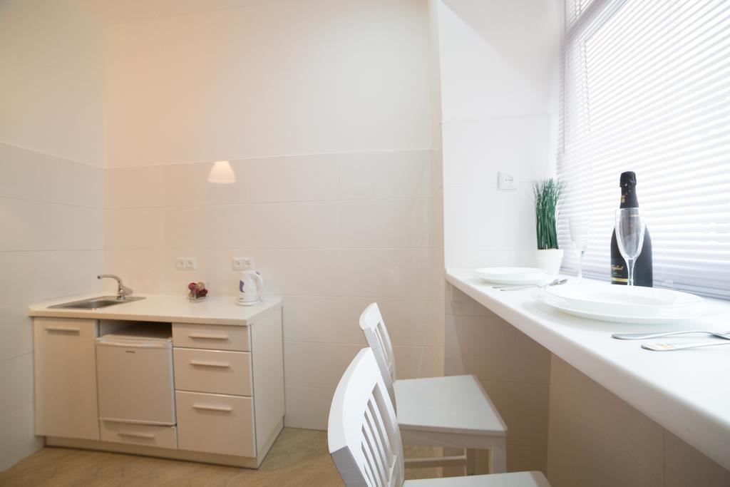 Apartment On Filatova 10/1 Lviv Ngoại thất bức ảnh